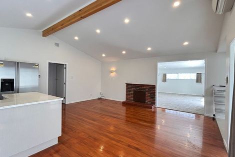 Photo of property in 21 Shanaway Rise, Hillcrest, Auckland, 0627