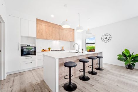 Photo of property in 29 Syd Grant Crescent, Orewa, 0931