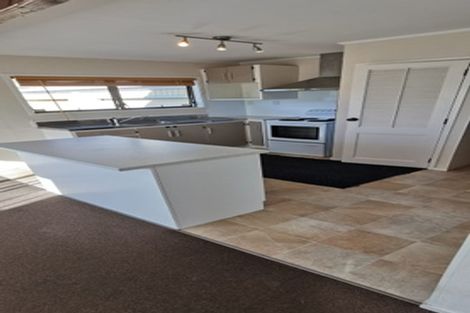 Photo of property in 2/5 Cairngorm Place, Highland Park, Auckland, 2010