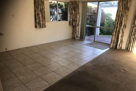 Photo of property in 2/4220 Great North Road, Glendene, Auckland, 0602