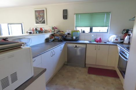 Photo of property in 6a Sunward Rise, Glenfield, Auckland, 0629