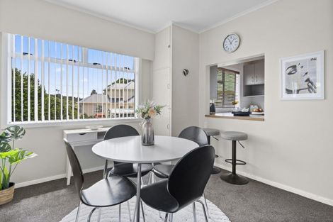 Photo of property in 6 Park Avenue, Tawa, Wellington, 5028