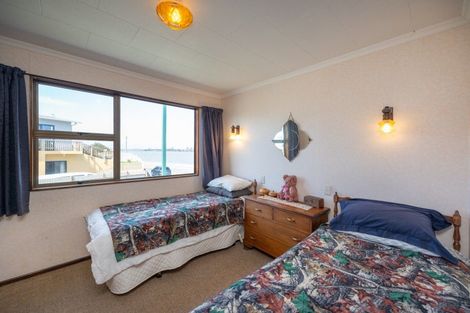 Photo of property in 1 Hartley Street, Foxton Beach, Foxton, 4815