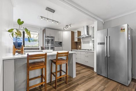 Photo of property in 18 Denver Avenue, Sunnyvale, Auckland, 0612