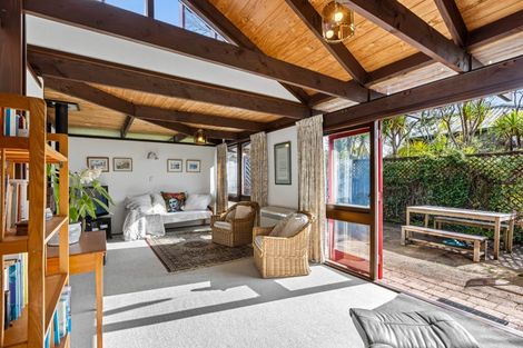 Photo of property in 18 Miraka Place, Birkenhead, Auckland, 0626
