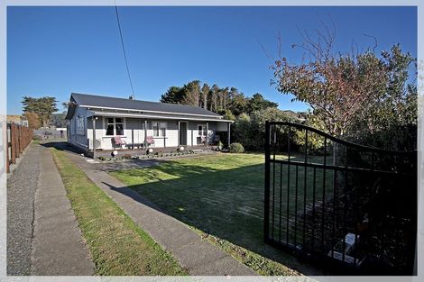 Photo of property in 27 Punga Street, Tangimoana, 4822
