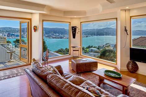 Photo of property in 76 The Crescent, Roseneath, Wellington, 6011