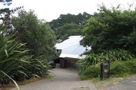 Photo of property in 33 Telephone Road, Birkenhead, Auckland, 0626