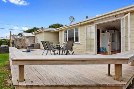 Photo of property in 16 Cumming Street, Okato, 4335