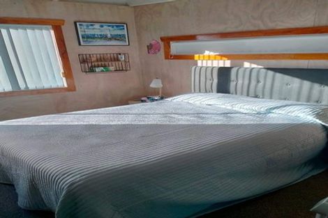 Photo of property in 120 Ferry Road, Arkles Bay, Whangaparaoa, 0932