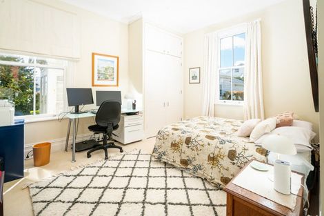 Photo of property in 33 Grove Road, Kelburn, Wellington, 6012