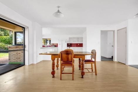 Photo of property in 64 Rhinevale Close, Henderson, Auckland, 0612