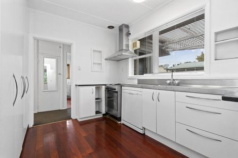 Photo of property in 16 Oxford Street, Fairfield, Hamilton, 3214