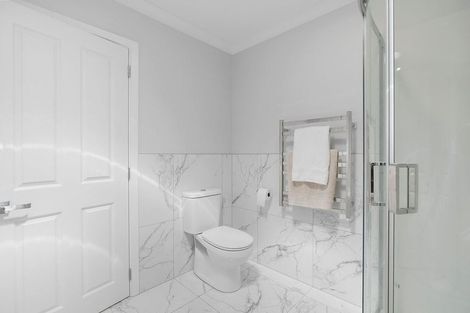 Photo of property in 1 Mchardy Place, Glenfield, Auckland, 0627