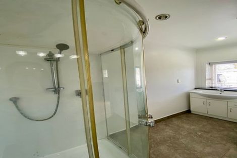 Photo of property in 318 Sturges Road, Henderson Valley, Auckland, 0612