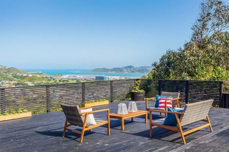 Photo of property in 9 Inverell Way, Seatoun, Wellington, 6022