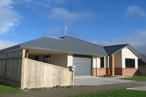 Photo of property in 160 Ruapehu Drive, Fitzherbert, Palmerston North, 4410
