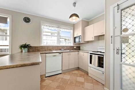 Photo of property in 87 Awaroa Road, Sunnyvale, Auckland, 0612