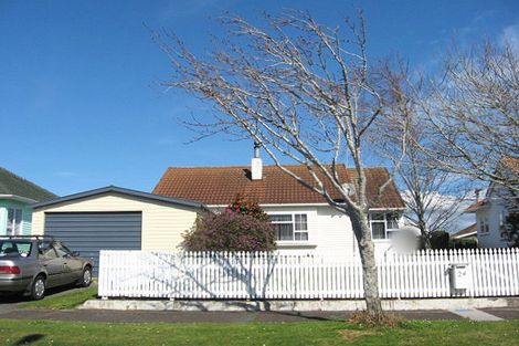 Photo of property in 24 Cornwall Street, Brooklands, New Plymouth, 4310