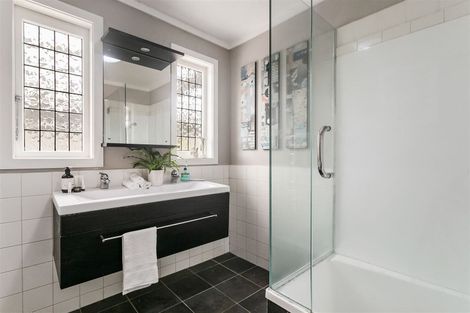 Photo of property in 69 Balmain Road, Birkenhead, Auckland, 0626