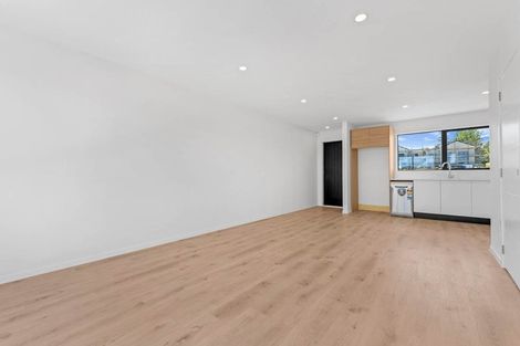 Photo of property in 36 Taipahitini Road, Rosehill, 2113