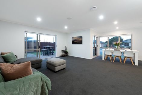 Photo of property in 2 Nicole Place, Papamoa Beach, Papamoa, 3118