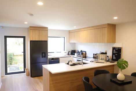 Photo of property in 17e Craigbank Avenue, New Lynn, Auckland, 0600