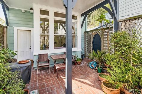 Photo of property in 5a Hay Street, Oriental Bay, Wellington, 6011