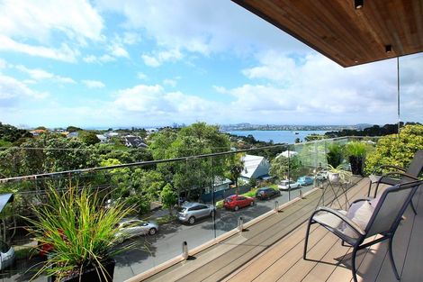 Photo of property in 2/2a Rawene Road, Birkenhead, Auckland, 0626