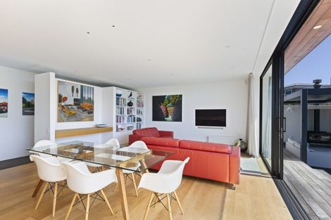 Photo of property in 5 Barrett Road, Spotswood, New Plymouth, 4310