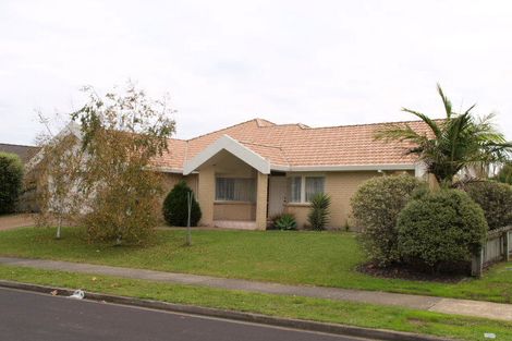 Photo of property in 6 Arrathorne Place, Northpark, Auckland, 2013