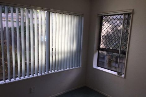 Photo of property in 16 Gala Place, Henderson, Auckland, 0612