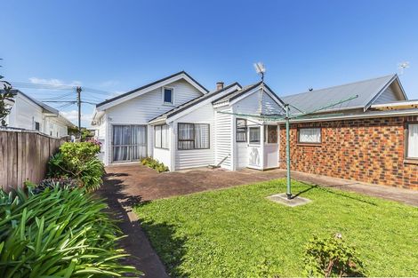 Photo of property in 102 Yule Street, Lyall Bay, Wellington, 6022