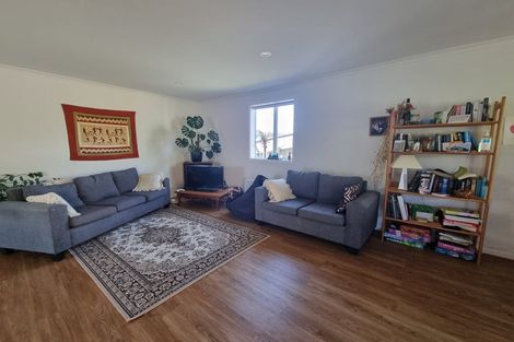 Photo of property in 50a The Parade, Island Bay, Wellington, 6023