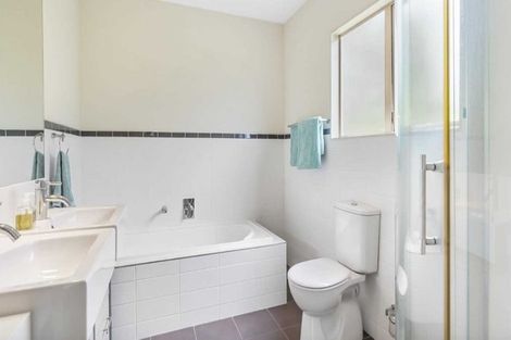 Photo of property in 68 Saddleback Rise, Murrays Bay, Auckland, 0630