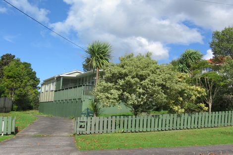Photo of property in 13 Eastglen Road, Glen Eden, Auckland, 0602