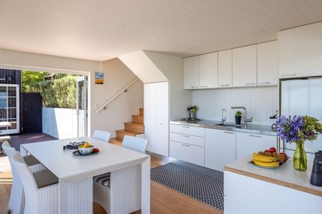 Photo of property in 25 Delamore Drive, Oneroa, Waiheke Island, 1081