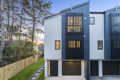 Photo of property in 14f Geordie Street, Henderson, Auckland, 0612