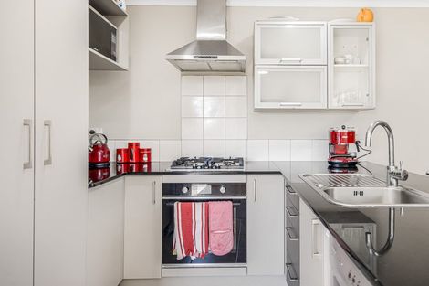 Photo of property in 2 Anna Lane, Glen Eden, Auckland, 0602