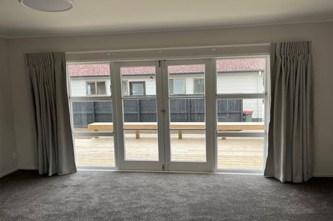 Photo of property in 2a Lansdown Place, Papakura, 2110