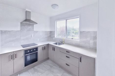 Photo of property in 37 Larissa Avenue, Henderson, Auckland, 0610