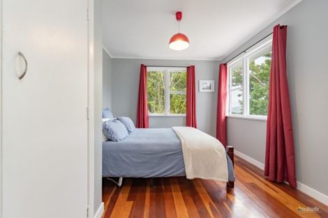 Photo of property in 16 Manor Drive, Stokes Valley, Lower Hutt, 5019