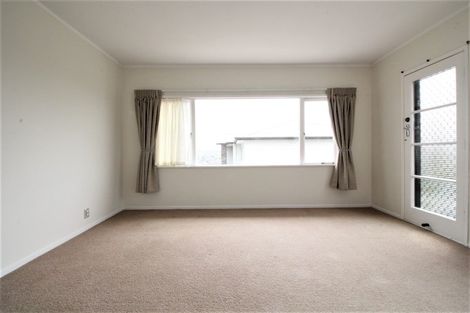 Photo of property in 519a East Coast Road, Murrays Bay, Auckland, 0630