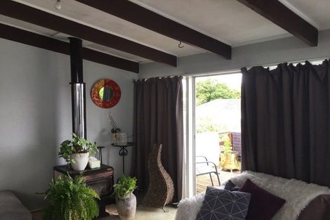 Photo of property in 18a Sylvan Crescent, Te Atatu South, Auckland, 0610