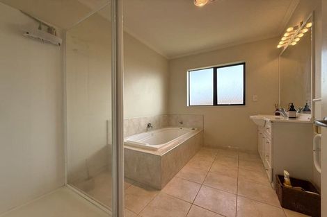 Photo of property in 5 Pittville Place, Henderson, Auckland, 0612