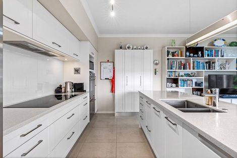 Photo of property in 61 Panorama Heights, Orewa, 0931