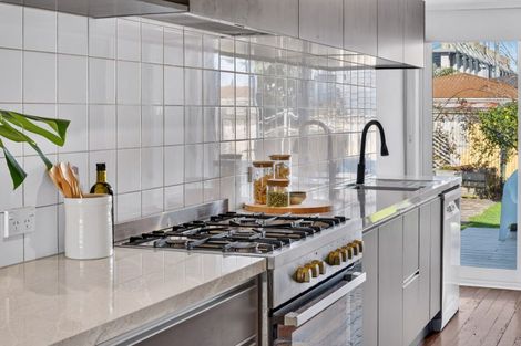 Photo of property in 70 Nelson Crescent, Napier South, Napier, 4110