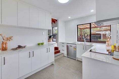 Photo of property in 2/22 Bronzewing Terrace, Unsworth Heights, Auckland, 0632