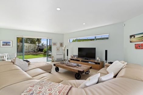 Photo of property in 697 Beach Road, Rothesay Bay, Auckland, 0630