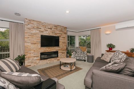 Photo of property in 8a Williams Terrace, Fitzherbert, Palmerston North, 4410